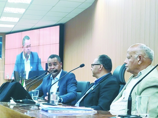 Presidente apresenta detalhes da Vila dos Idosos, que contou com apoio da Câmara