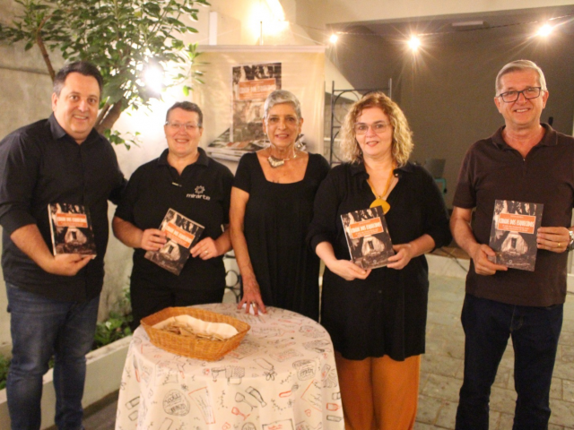 Escritora Kátia Auvray (centro), Cadeira 16, patronesse Cecília Meirelles, da Academia Saltense de Letras