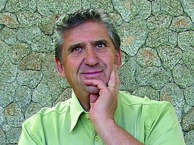 Uma das alegrias do escritor, que ocupa a Cadeira 14, patrono Castro Alves, da Academia Saltense de Letras, é ter usado as obras sempre para atender instituições de caridade, ONGs e academias de letra