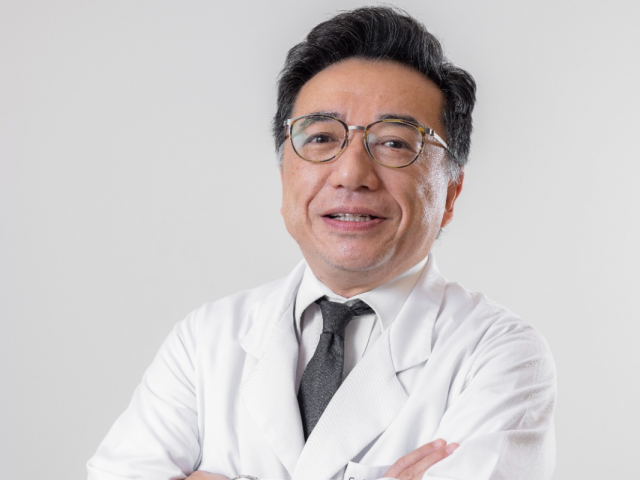 Dr. Carlos Takahiro Chone – Médico; Cirurgião de Cabeça e Pescoço; Professor Associado Livre-Docente da Unicamp e Chefe do Serviço de Cirurgia de Cabeça e Pescoço do IOU