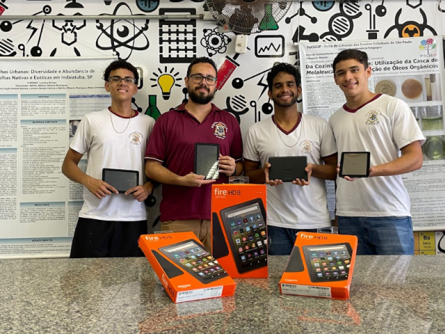 Charles Junior, Gabriel Lopes Wenceslau e Thiago da Silva tiveram orientação do professor Wesley Mazur