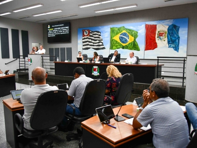 Vereadores autorizam a Prefeitura a contratar 490 estagiários, com remuneração de até mil reais