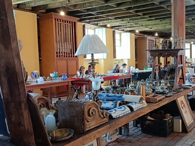Feira de Antiguidades & Curiosidades