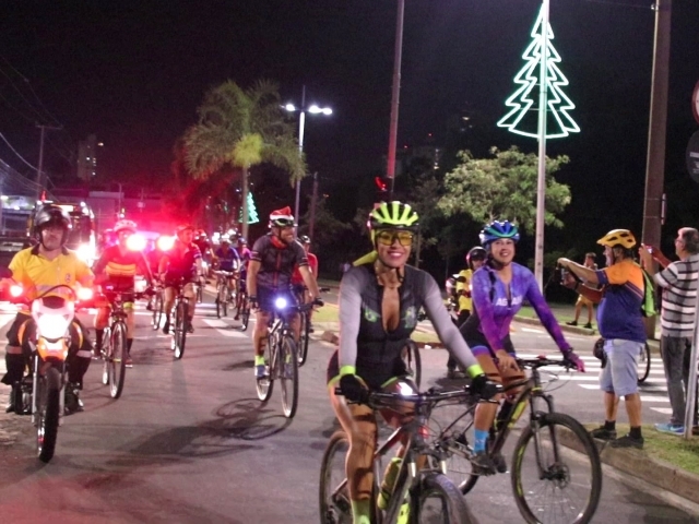 Projeto consiste em pedalar por pontos decorados, em ritmo leve, para que todos possam apreciar a iluminação natalina