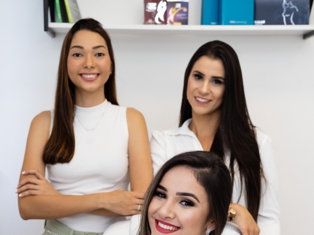 Adrieli, Rhaila e Camilly realizam os atendimentos