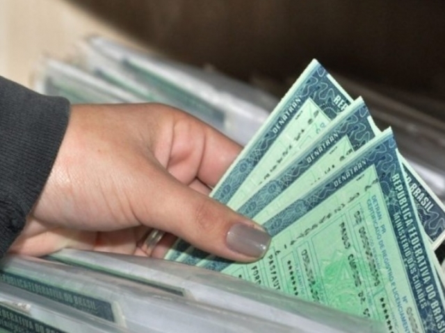 O calendário anual de licenciamento de veículos tem início em 1º de julho e vai até dezembro