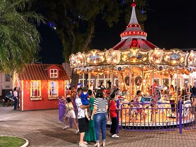 O brinquedo tem utilização gratuita e estimula os pequenos a conheceram o local de fundação da cidade