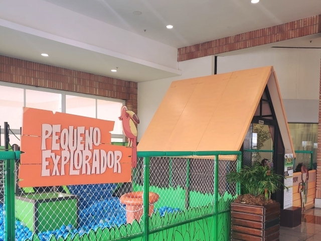 O parque “Pequeno Explorador” está instalado na entrada próxima à lotérica
