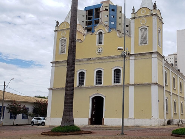 Igreja Matriz da Nossa Senhora da Candelária onde está sendo concentrada as festividades
