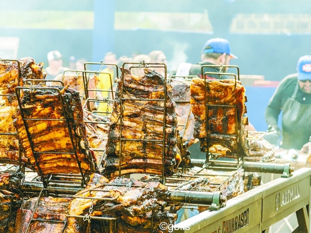 O evento conta com exclusiva máquina do churrasco