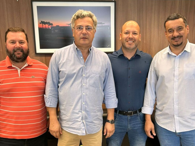 Na foto: secretário de Esportes, Diego Corsi Barbieri, prefeito de Itu, Guilherme Gazzola, secretário adjunto de Esportes, Luis Felipe Castelli Correia de Campos e o secretário de Planejamento e Gestã