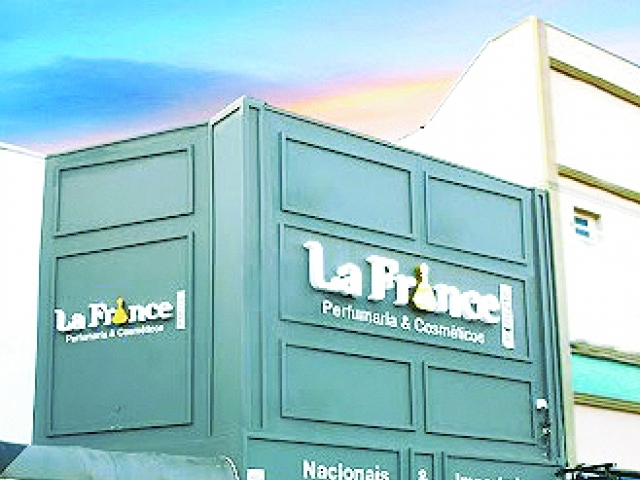 O nome La France foi escolhido por refletir a origem dos produtos que são oferecidos