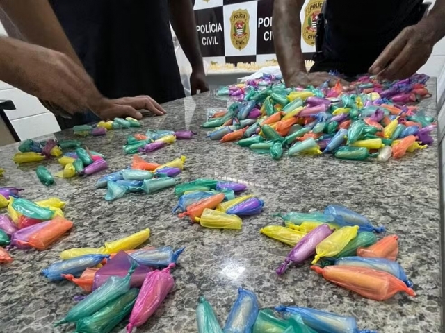 Cocaína em embalagem colorida seria traficada durante carnaval em Indaiatuba