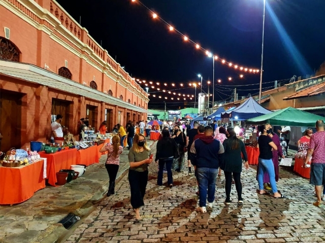 Feira Noturna é realizada no Mercado Municipal, das 17h às 22h