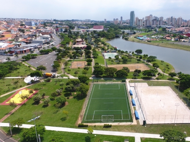 Arena Futevôlei, Beach Tênis e Vôlei de Praia compõe praça esportiva montada ao lado do Parque Temático