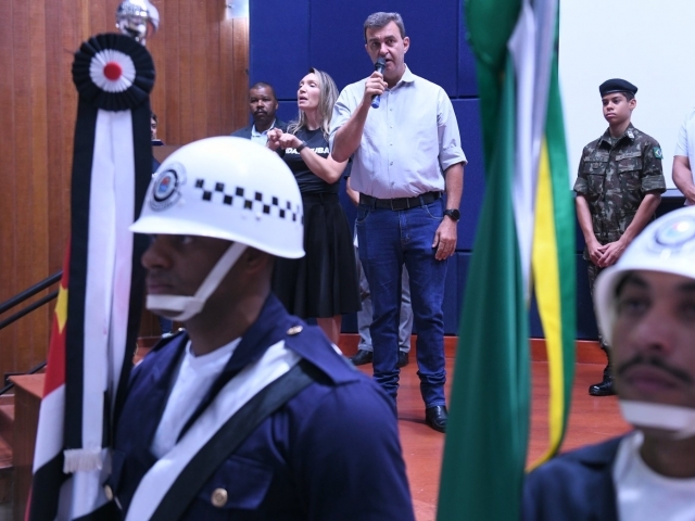 Prefeito Nilson Gaspar discursa na cerimônia de Juramento à Bandeira Nacional
