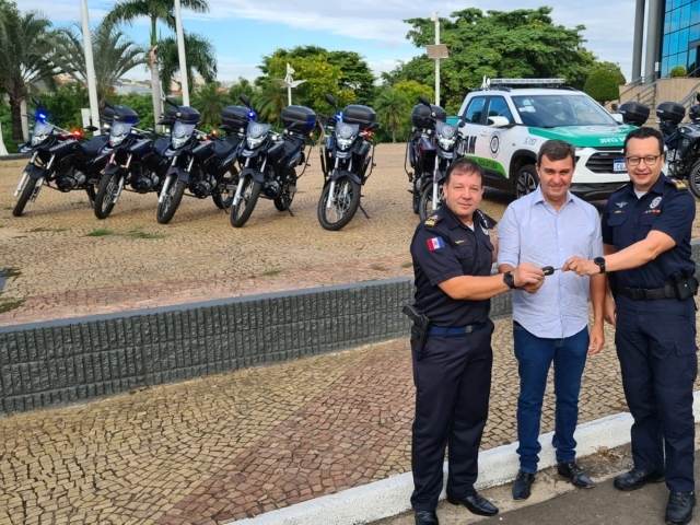 Prefeito Nilson Gaspar entrega 13 novas viaturas para Guarda Civil de Indaiatuba