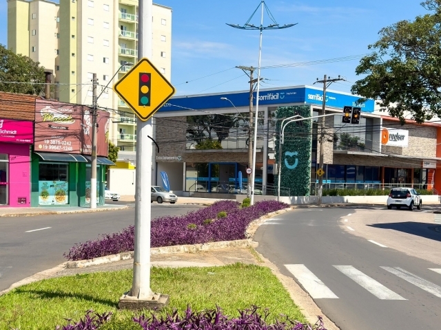 Semáforo na confluência da av. Vargas com ruas Tuiuti e Padre Bento Pacheco entrou em operação nesta terça