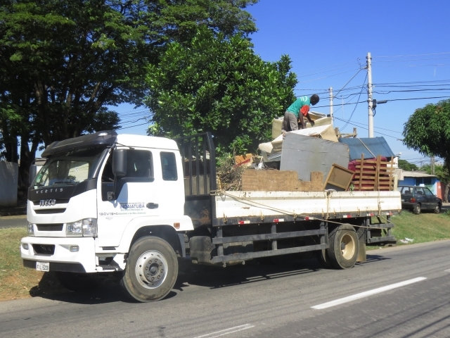 Serviço é destinado à retirada de móveis, madeiras, galhos resultantes de podas e objetos para descarte