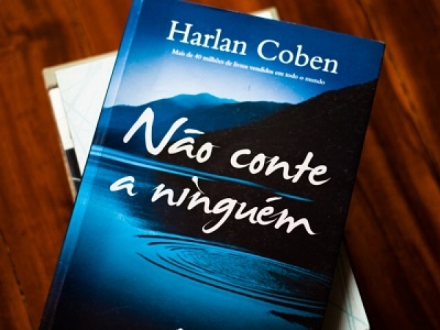 Livro “Não conte a ninguém” de Harlen Coben