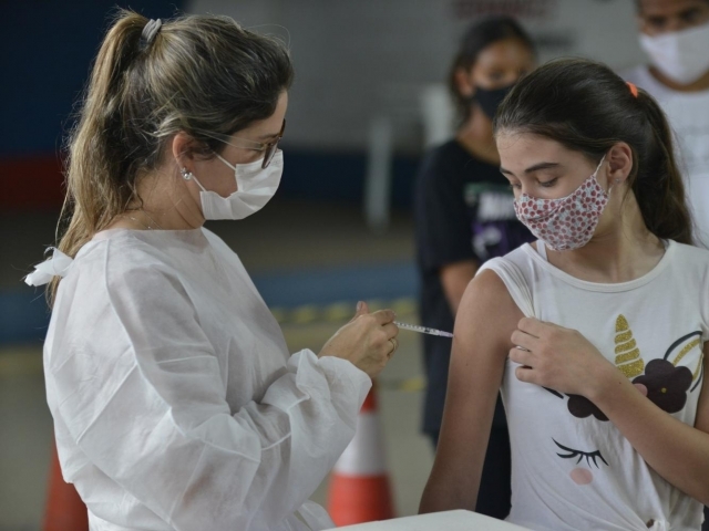 Crianças de 11 anos podem receber a vacina a partir de segunda-feira em todas as UBS da cidade