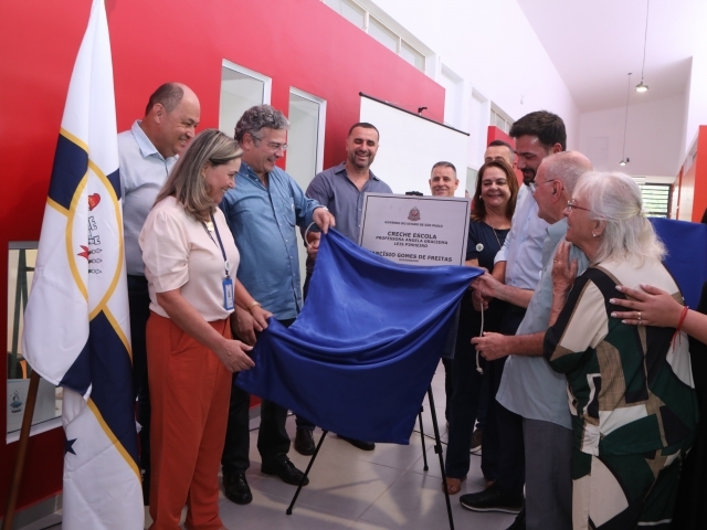 Autoridades e familiares da homenageada prestigiaram a abertura de mais uma creche em Itu