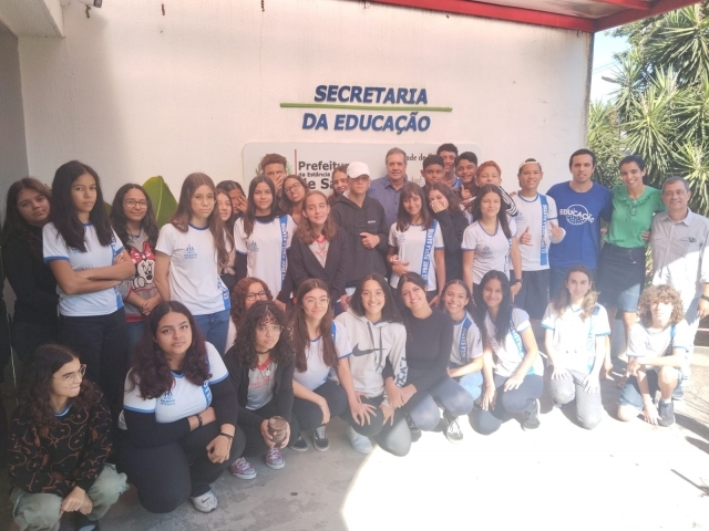  Durante a palestra, o Prof. Laerte Zotti Jr. abordou as profissões do futuro