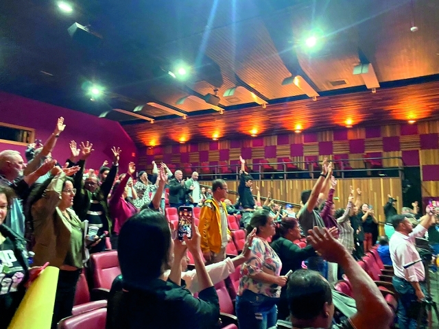 A audiência reuniu cerca de 200 pessoas no teatro, e sob intenso protesto contra a proposta de concessão do saneamento de Jaguariúna
