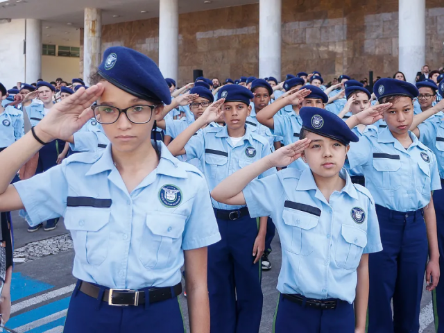 As escolas que adotarem o modelo cívico-militar seguirão o Currículo Paulista
