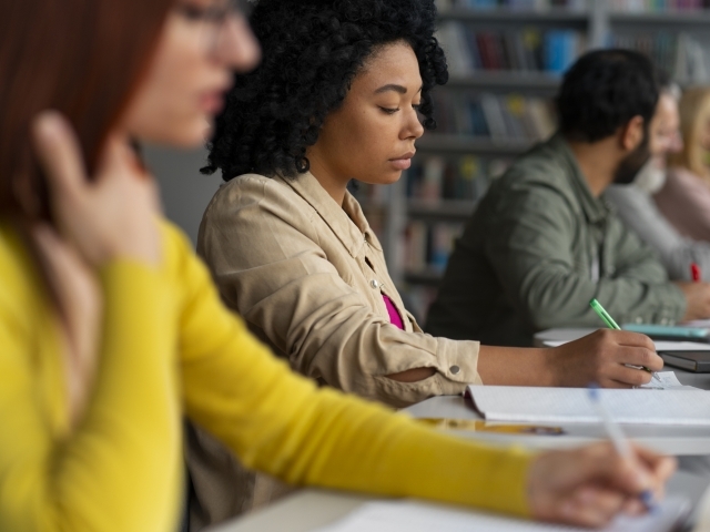 Os alunos receberão uma apostila e um certificado ao final do curso