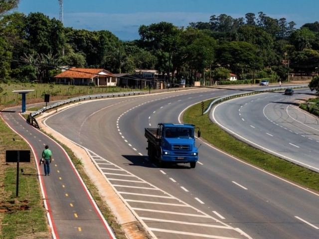 O projeto de reconfiguração da Rodovia Raposo Tavares trará significativos benefícios para a cidade de Salto e a região, com a implementação de 43 quilômetros de vias marginais contínuas ao longo do t