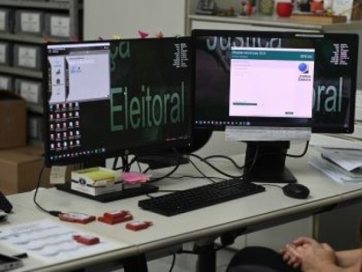 Eleições 2024: urnas recebem dados de candidatos e eleitores e são lacradas para o 1º turno