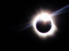 Eclipse do Sol acontece hoje à tarde; veja horário e como observar