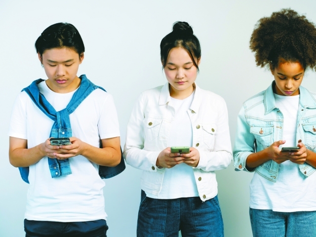 Discussão sobre o uso de celulares em sala de aula avança no campo legislativo