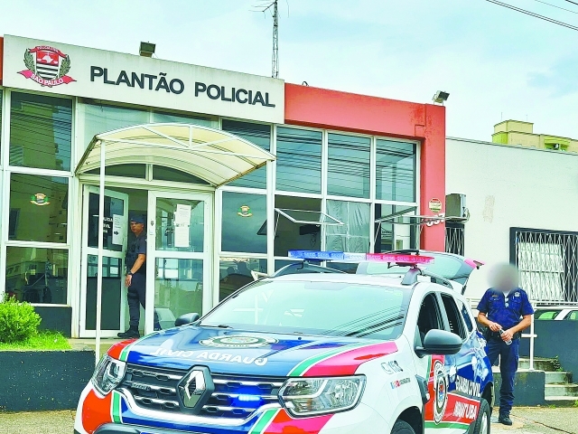 Indivíduo foi detido e encaminhado ao Plantão Policial