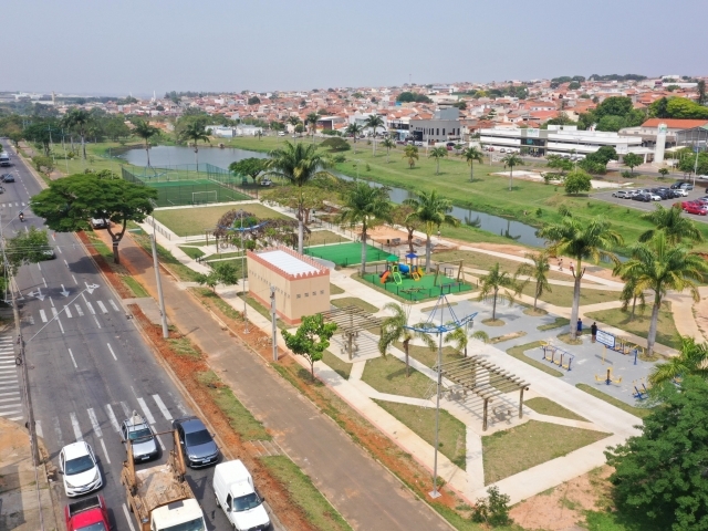 Trecho do Parque Ecológico entre a Ário Barnabé e a ponte da Rua 80 recebem novos equipamentos de lazer