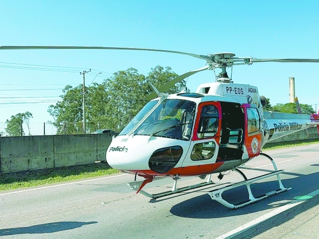 Helicóptero Águia foi acionado para atender a vítima de capotamento na rodovia