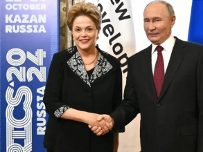 Com Putin, Dilma defende expansão do Brics e uso de moedas locais