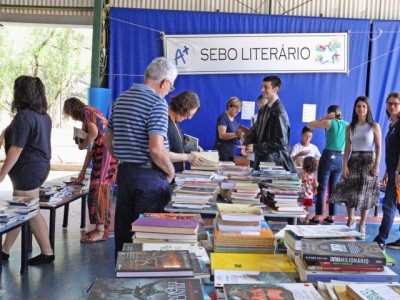 Colégio Almeida Júnior realiza Sebo Literário neste sábado