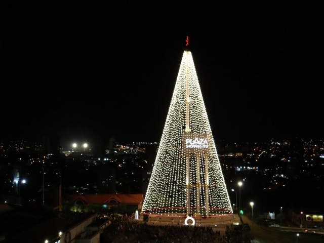 A Árvore de Natal do Plaza Shopping Itu é um dos principais cartões-postais da região durante o período natalino