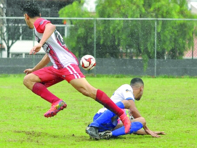 A bola volta a rolar neste final de semana 