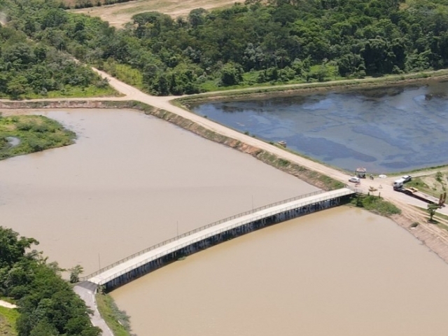 A primeira etapa da obra removeu aproximadamente 22mil m³ de sedimentos do leito da barragem.