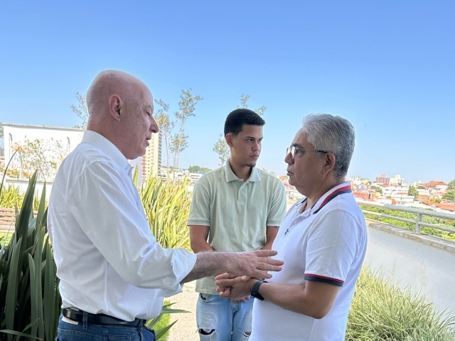 A cooperativa promove o cooperativismo e capacita e profissionaliza catadores
