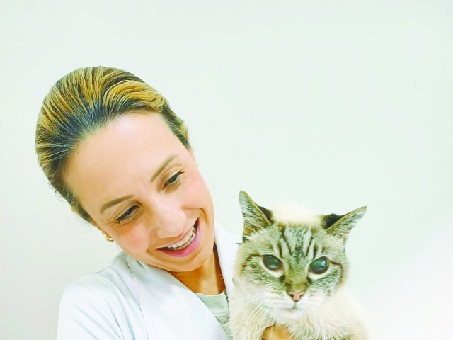 Lilian Stefanoni Ferreira Blumer, especializada em nefrologia de cães e gatos no Hospital Veterinário Taquaral (HVT)