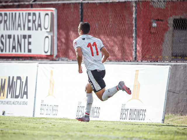 Lucas Douglas marcou o gol da classificação para a semifinal