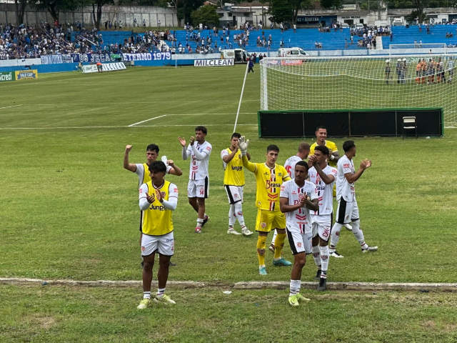 Jogadores comemoraram a vitória fora de casa na semifinal