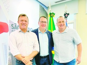 Prefeito de Elias Fausto se reúne com secretário estadual para discutir projetos habitacionais