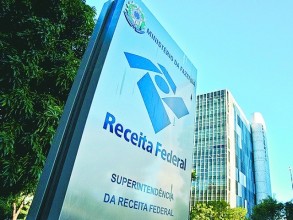 Elias Fausto recebe equipamentos da Receita Federal para reforçar segurança e administração