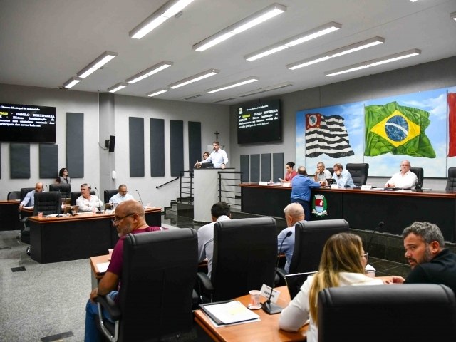 Vereadores destacam ações em saúde e mobilidade em sessão com 80 indicações