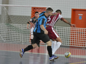 Bola rolando para a 3ª Copa Cidade de Indaiatuba de Futsal